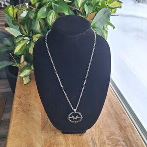 Silver Tone Necklace Black Circle W Pendant 22 Inch Chain Wonda‎ Willow Whitney